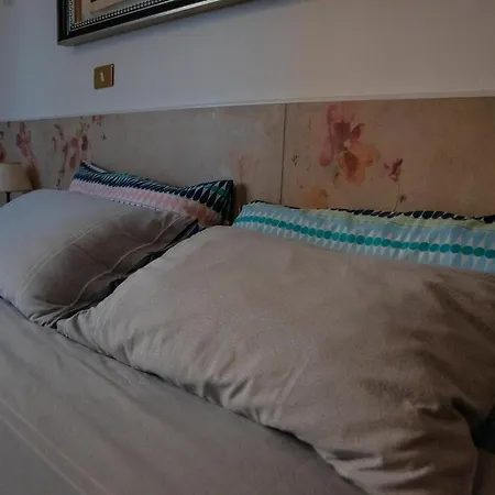 Lella לינה וארוחת בוקר