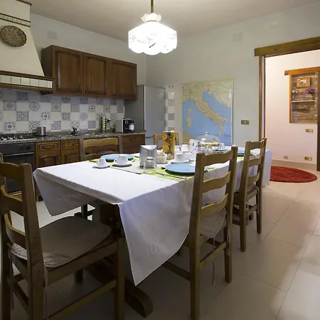 לינה וארוחת בוקר Lella