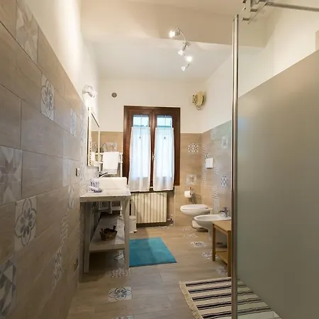 לינה וארוחת בוקר Lella *