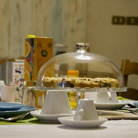 לינה וארוחת בוקר Lella