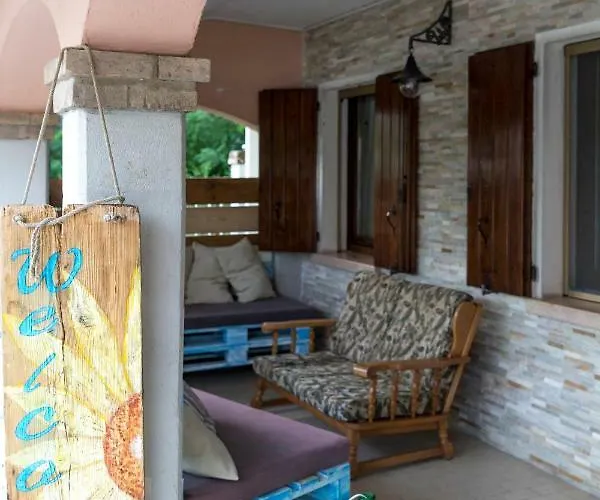 Lella Bed & Breakfast *